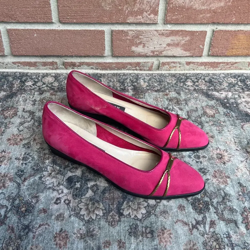 Vtg BALLY Megan II / Women's 8 M / Hot Pink Suede Flats Gold Logo Italy
